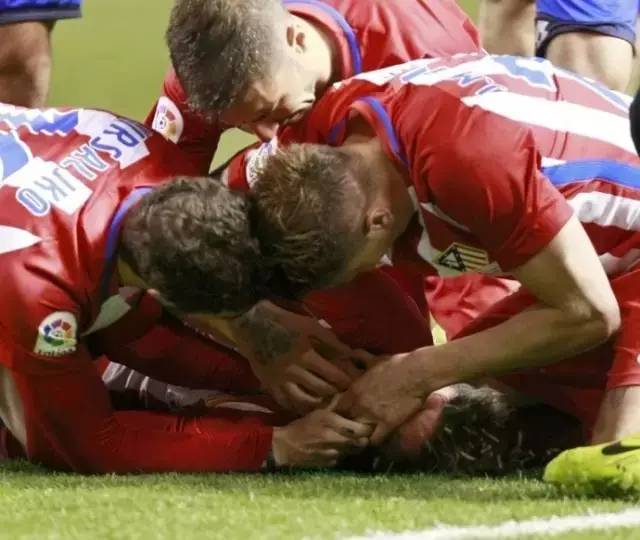 足球史上球员猝死案例,足球防止猝死