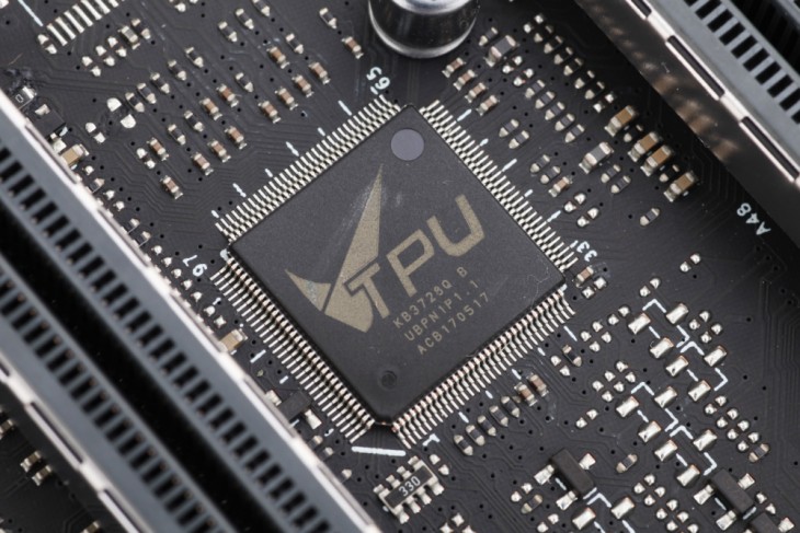 全方位打造酷睿X超频利器！ROGR6A主板评测