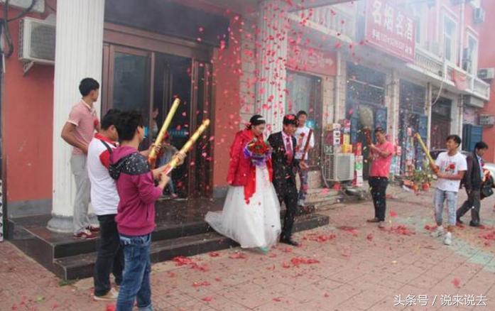 民间鬼故事老汉走夜路被鬼跟踪,民间鬼故事老大爷碰到鬼迎亲