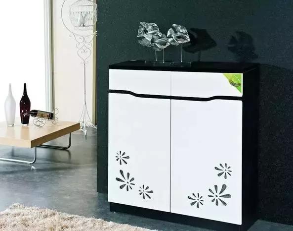 鞋柜正对楼梯有什么忌讳,带屏风的鞋柜正对入户门好吗