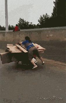 每日逗你一乐：今天我终于见到秋名山车神了