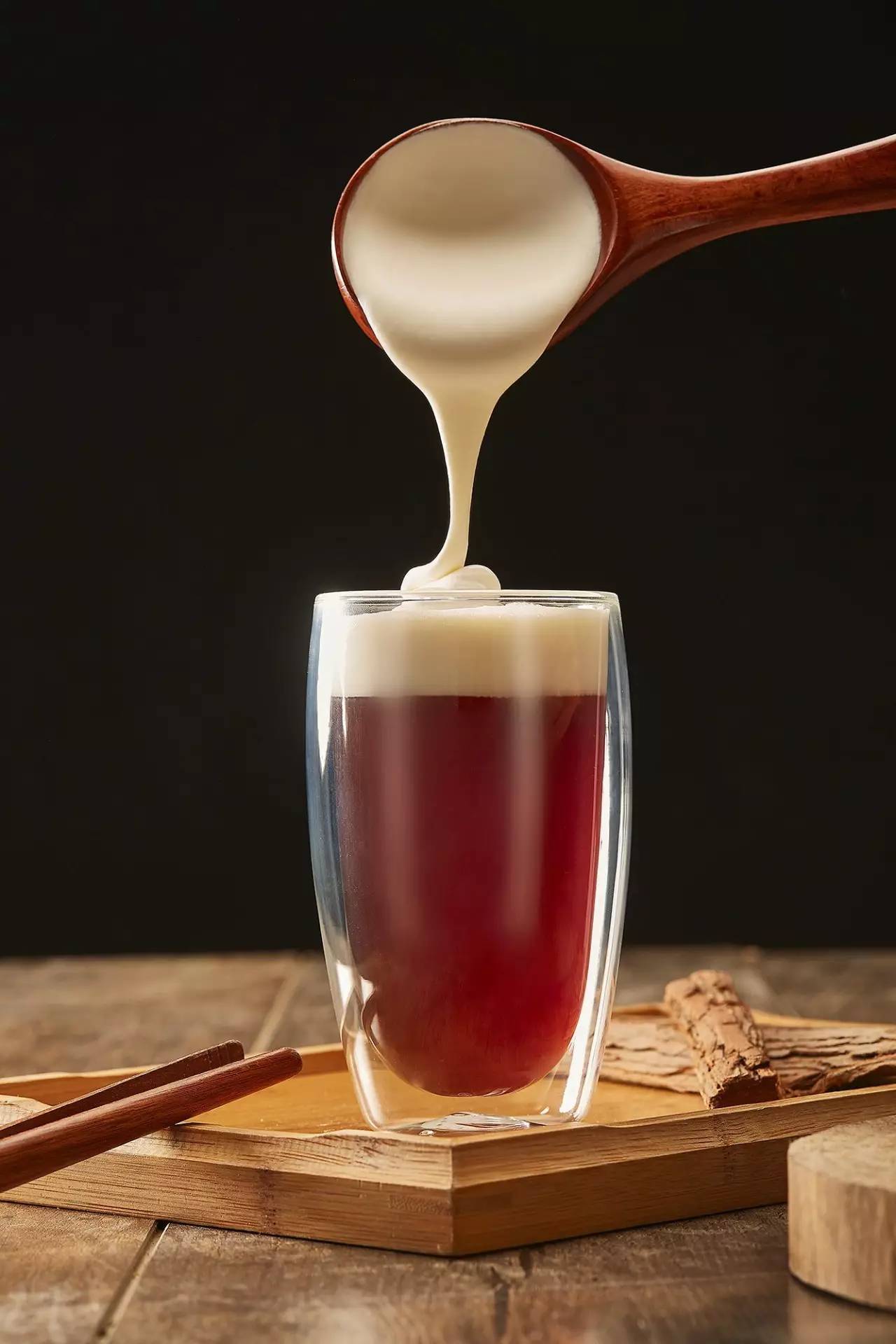 在全民挑嘴的时代，如何玩转奶盖茶？这俩字是重点！