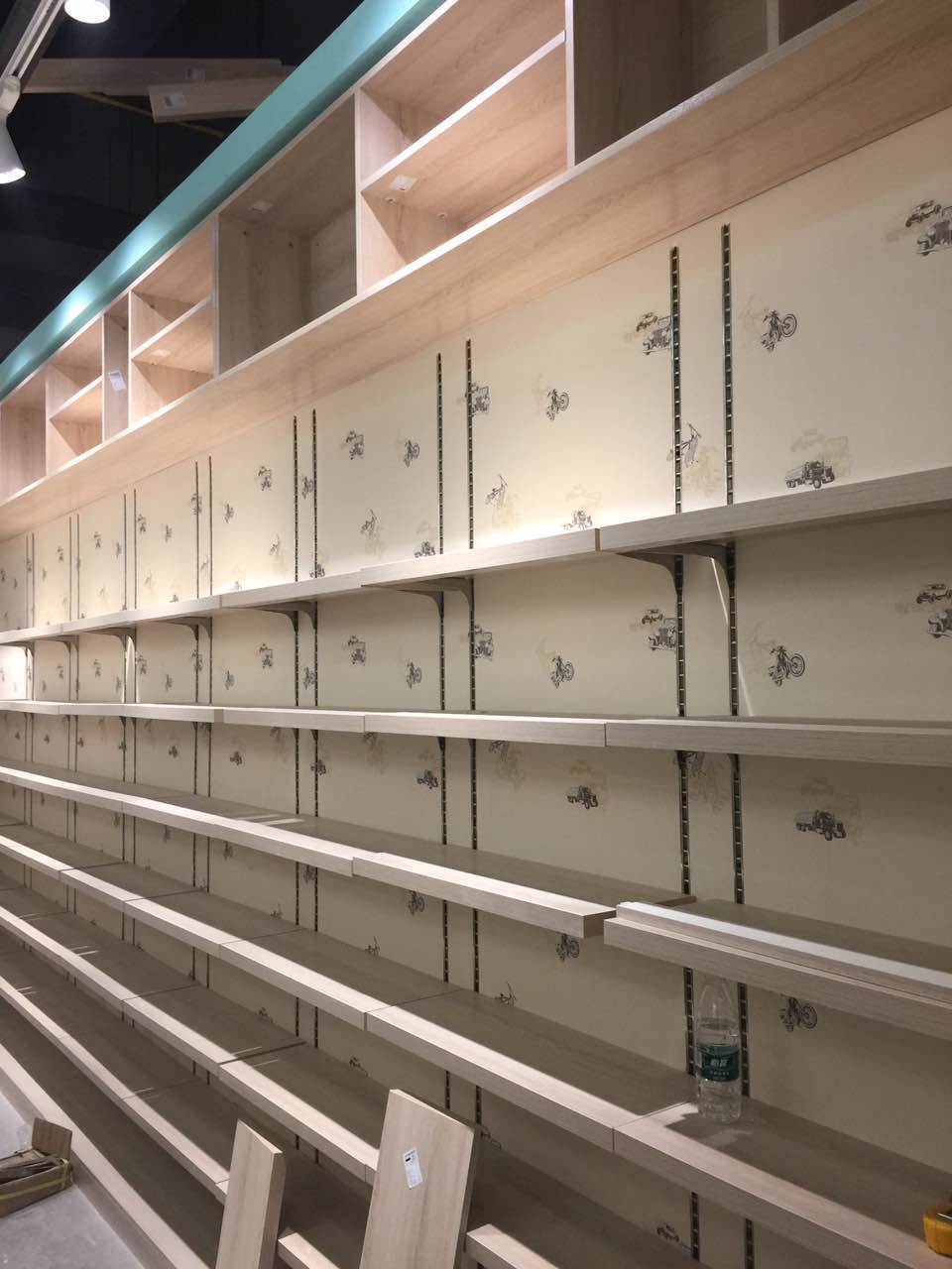 璐濊礉鎷夊缇庢櫙,璐濊礉鎷夊淇¢槼