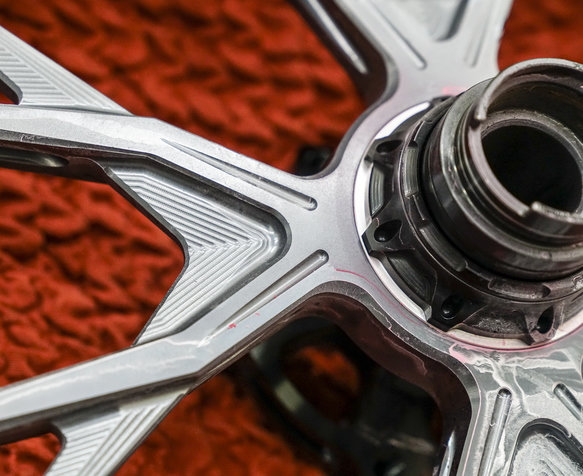 锻造轮毂和旋压轮毂真实测试,锻造轮毂强度测试