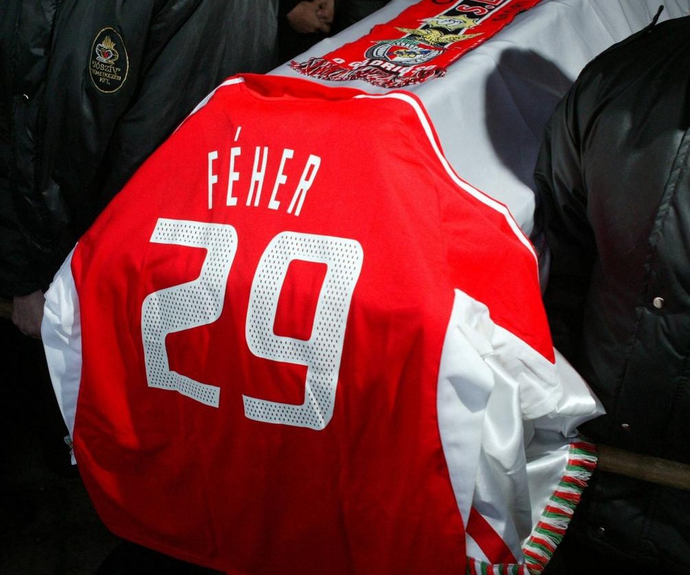 王国林踢球猝死,王国林上海中远俱乐部