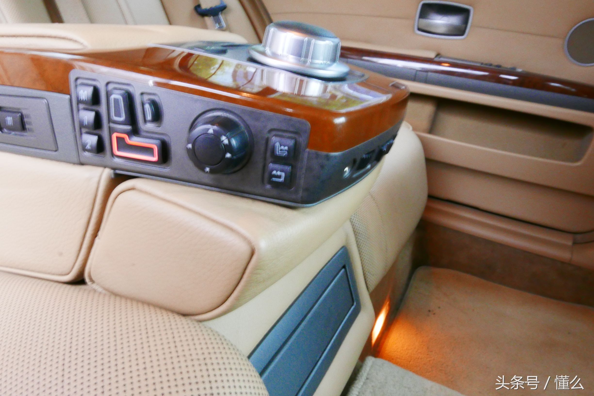 宝马7系m760深蓝色,宝马7系老款e66试驾