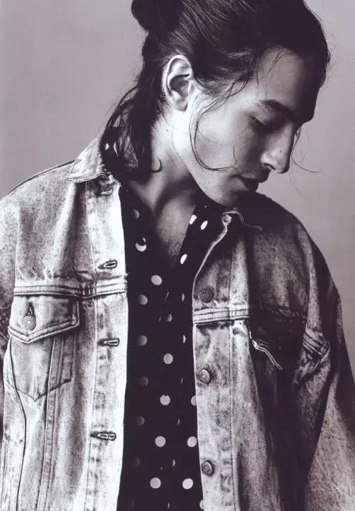 lv supreme联名硬箱470000 (supreme lv联名迷彩包多少钱)