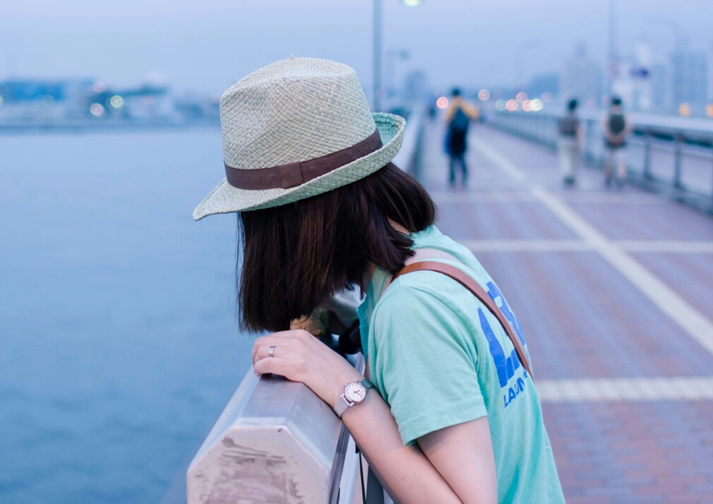 女朋友去旅游来大姨妈怎么办,出去旅游女友来大姨妈怎么办