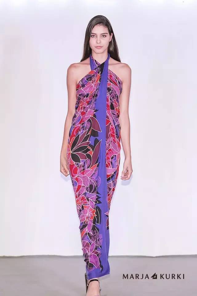 丝巾穿搭时装秀,时装秀展翅高飞丝巾