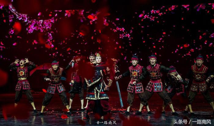 三亚千古情快闪游客抢镜视频,三亚千古情秀