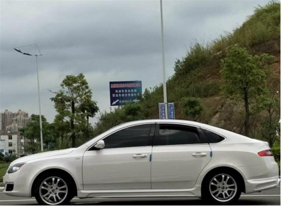 年轻人买车不掉档次省油保值率高,年轻人买车不考虑价格