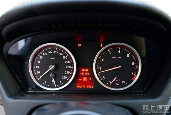 半坡起步上坡时怎么才能不熄火,半坡起步怎么熄火不会溜车