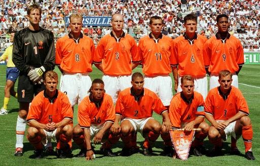 进攻型后卫足球排行榜,足坛十大进攻型后卫都是谁