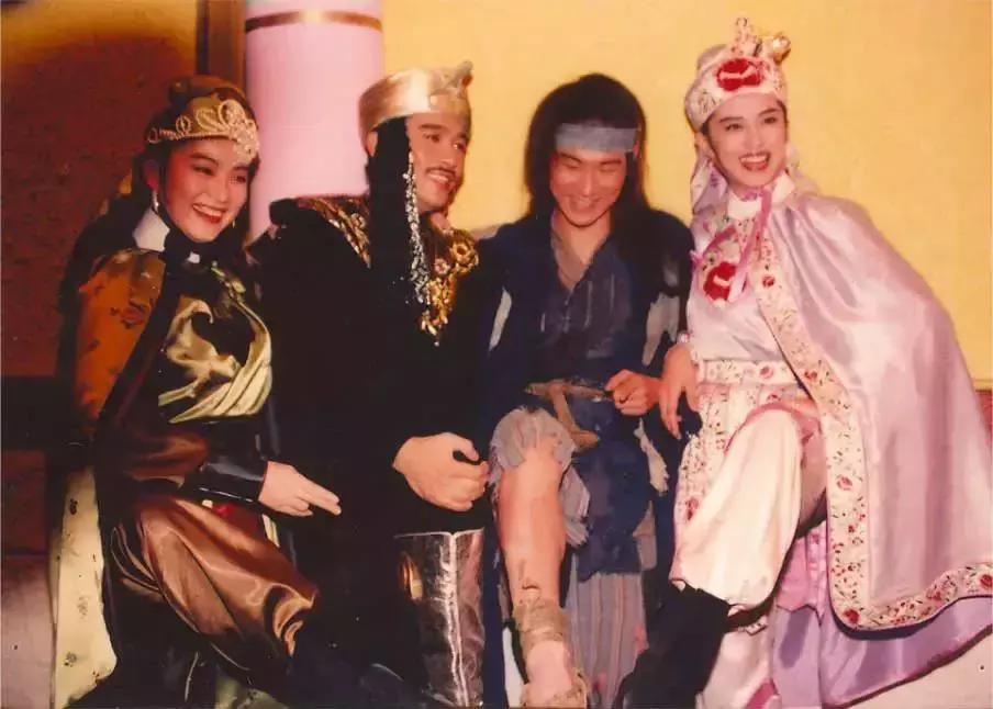 黑精光影｜《东成西就》——浩荡岁月里留下的“含笑半步癫”