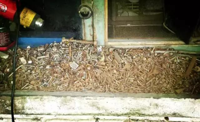 汽车零件不到10块钱维修竟要900块,修车坏零件换钱