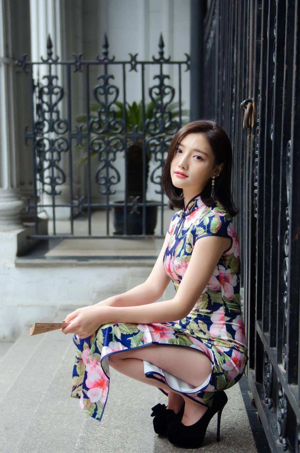 pony中国旗袍妆,pony减龄穿搭