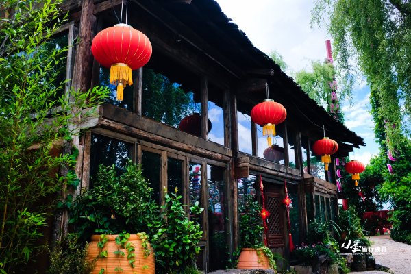 历史底蕴与现代繁华在此交融,历史与现代并存的城市