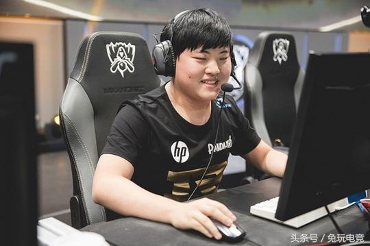 loluzi打爆ad,lol王者局精彩团战uzi