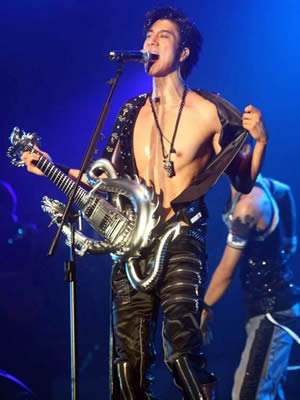 电吉他跟普通吉他哪个好,电吉他好还是普通吉他好