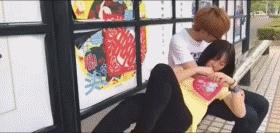 小伙子，女朋友害怕很正常，你也不能这样对她啊