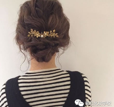 秋天适合戴帽子的编发教程中长发,适合秋天的新中式简单编发