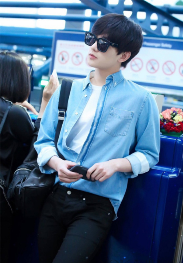 杨洋冬日暖男风造型穿搭,杨洋的运动装穿搭学院青春感十足