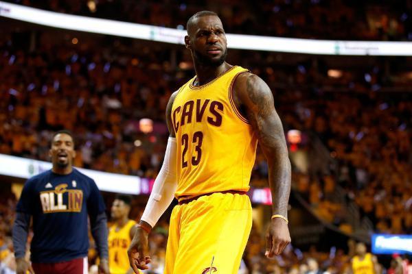 nba球星对詹姆斯球鞋的评价,詹姆斯支线见证5代偏小吗