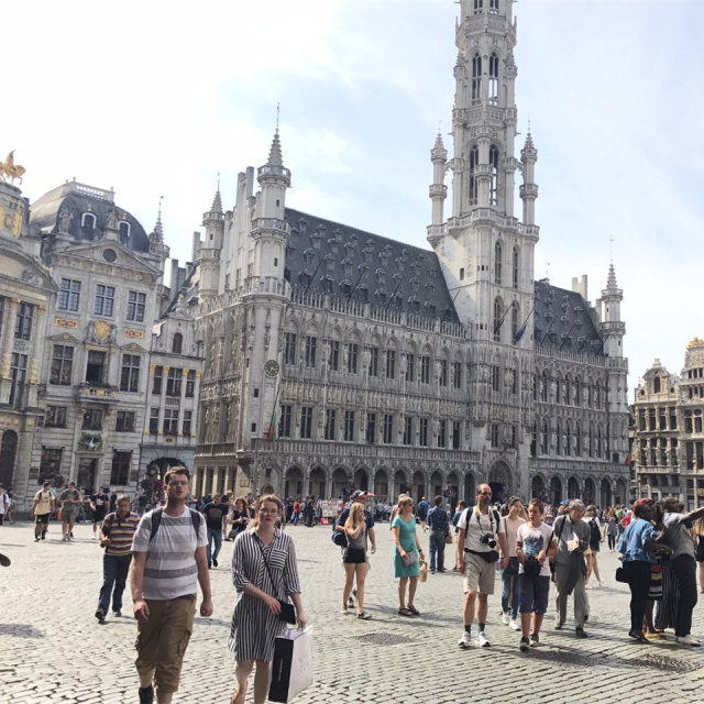 学姐学长的朋友圈,飞过一整个世界