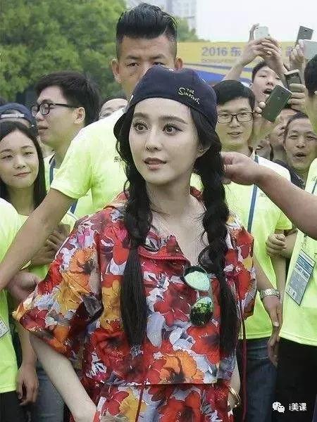 冰雪女王侧马尾编发教程从左到右,侧编发加后方鱼骨辫优雅盘发