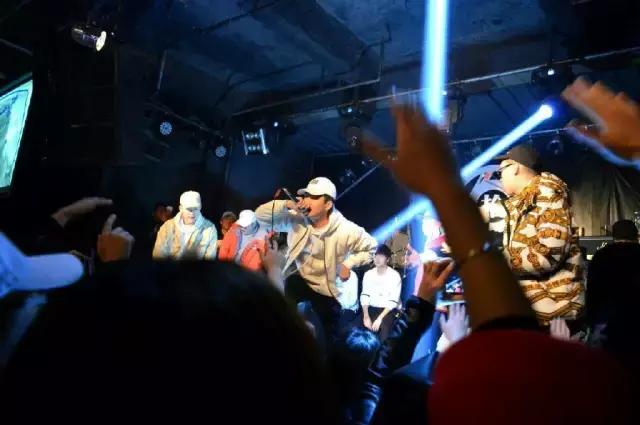 走进录音棚的贝贝,仍然把自己当做battlerapper