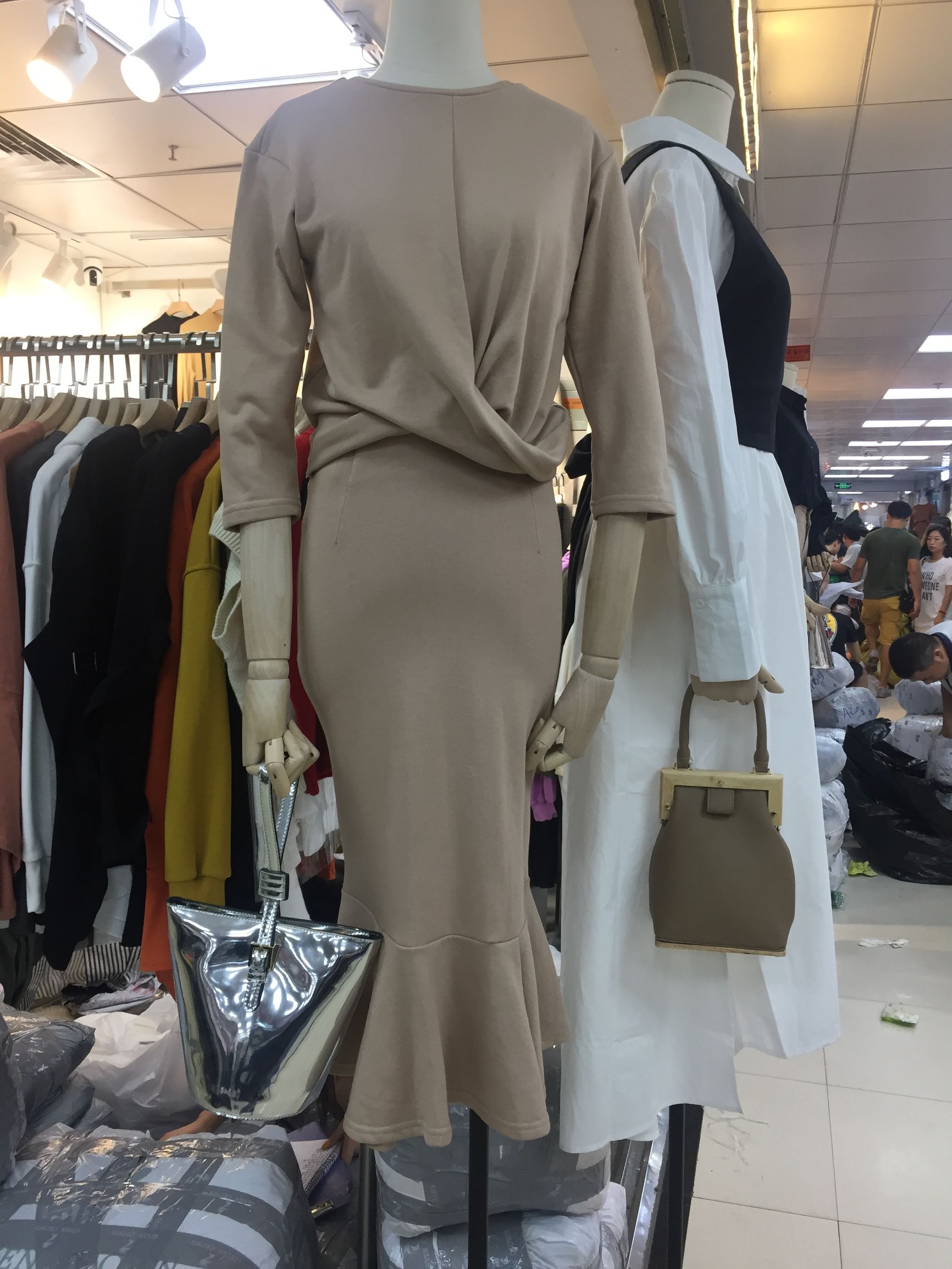 十三行服装批发年底大清仓,十三行服装批发视频