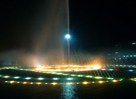 *安泰**——泰山广场、又名市政广场，地处时代发展线北段