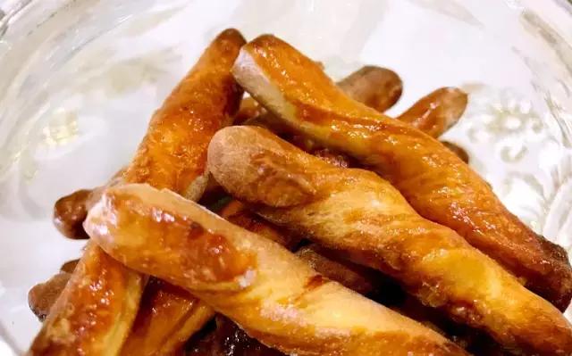 宝宝出牙期买牙胶还是磨牙饼干,怎么自制无糖无盐宝宝磨牙饼干