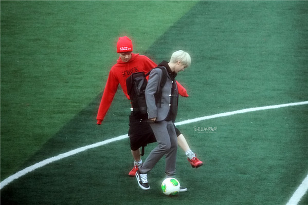 踢足球最帅瞬间,踢足球超帅视频