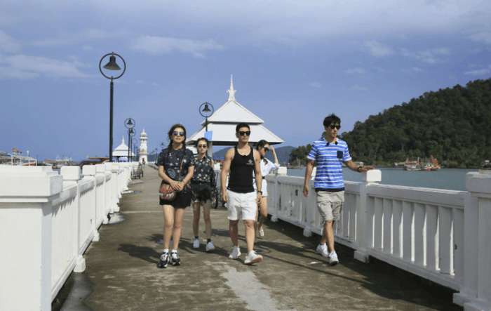 44岁赵薇近照穿搭,赵薇拨浪鼓麻花辫教程图解