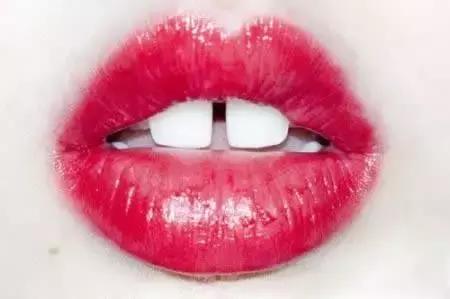 牙缝大漏财有什么说法,牙齿牙缝太宽会漏财吗