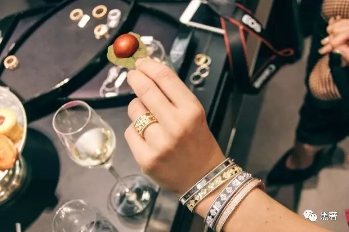 为什么这么多网红戴四叶草,被网红毁掉的植物