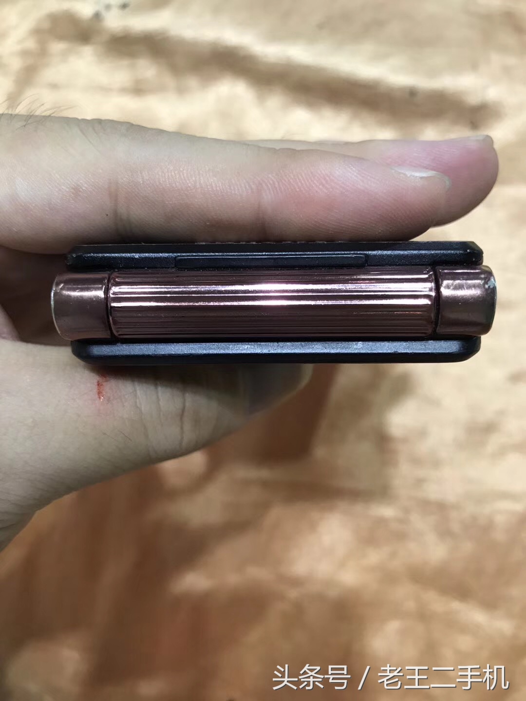 土豪买得起的翻盖手机,花四千多买一个翻盖手机