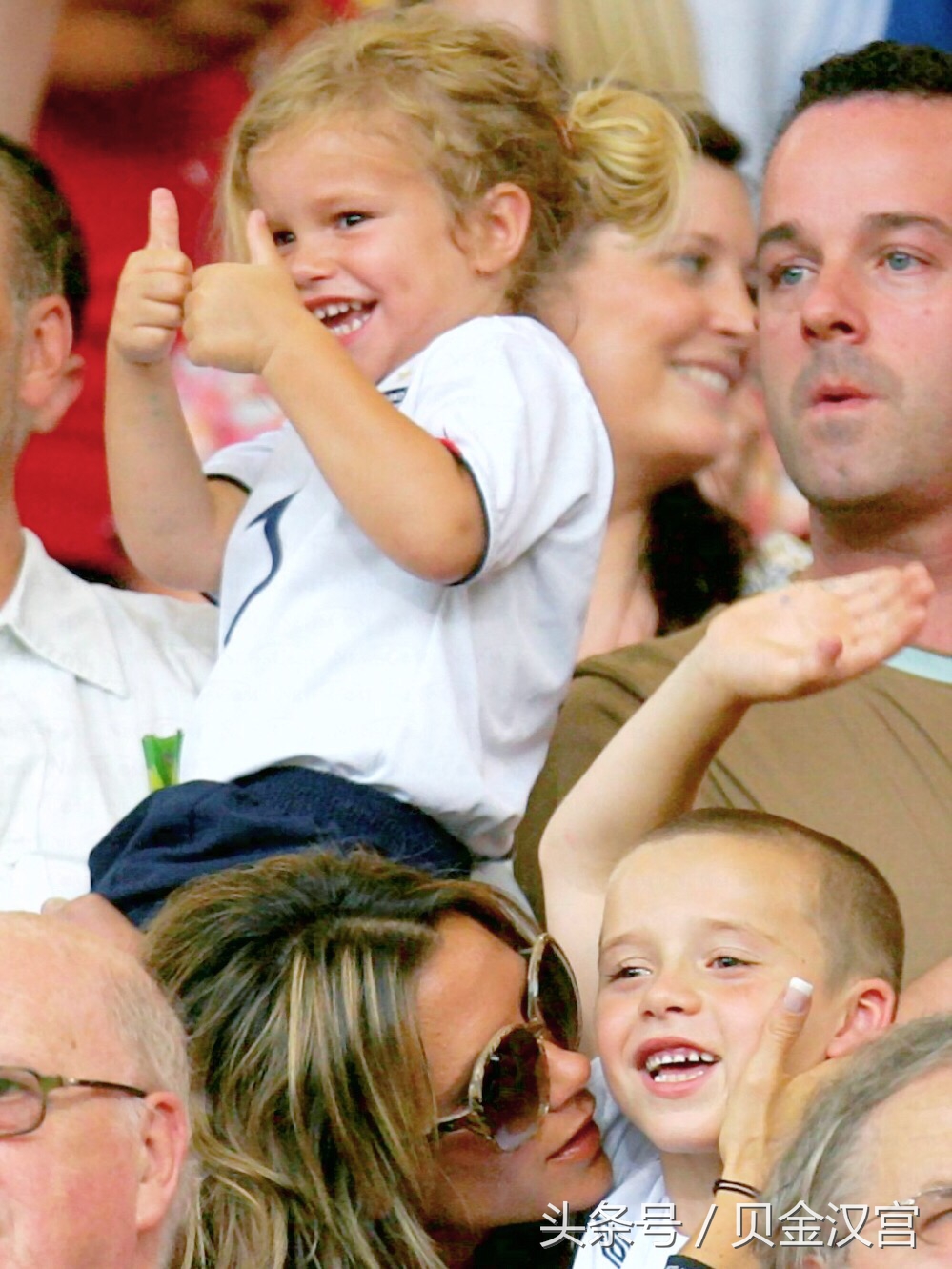 06年世界杯小贝圆月弯刀,小贝和贝嫂年轻时照片