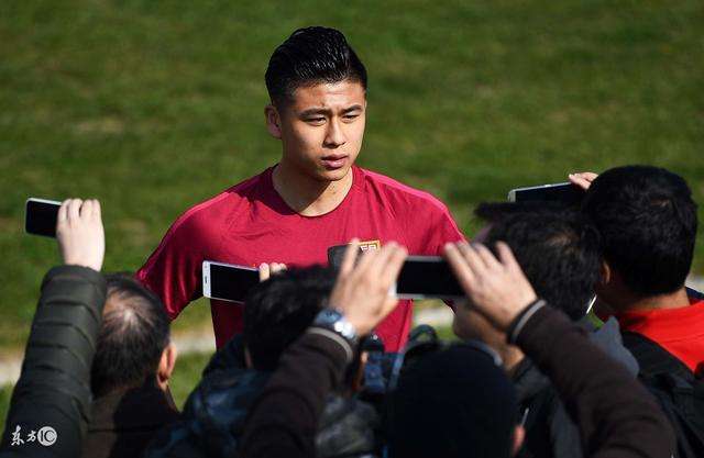 从骄子变“弃子”！这两个月，张玉宁究竟出了多少昏招？