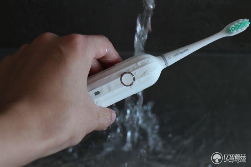 usmile声波电动牙刷如何使用,电动牙刷测评usmile智能声波