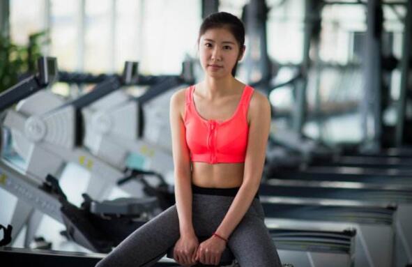 鼻梁黑色素沉积怎么办,鼻梁两侧黑色素沉积怎么遮