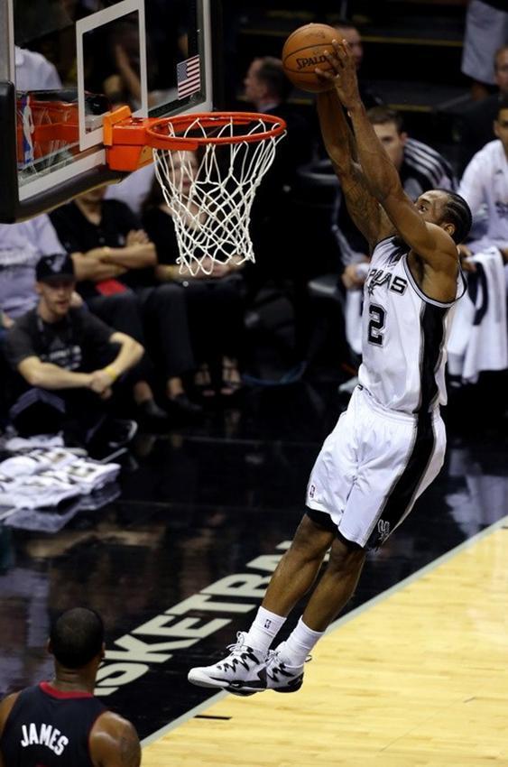 冠军战靴fmvp,fmvp第一款是几年出的