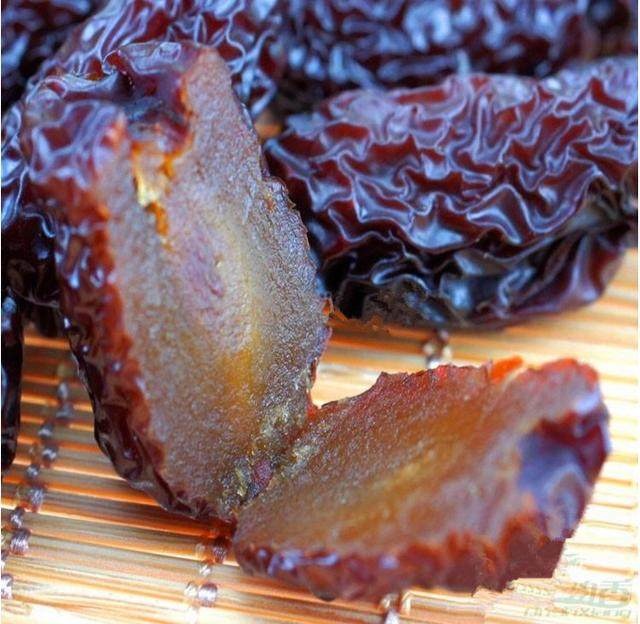 白发变多可能是缺少这种物质,少年白发变黑的方法如下