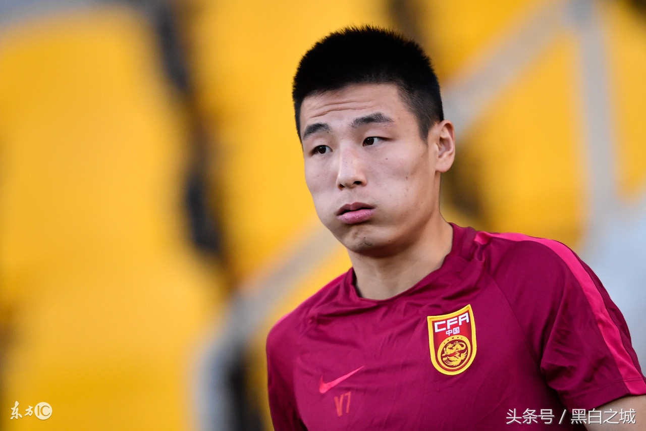 不管骂武磊多少次，他仍捍卫着本土前锋的尊严