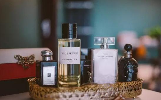 香水会过期吗过期香水的危害,香水会过期吗是什么梗