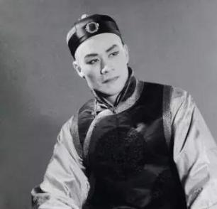 封神榜的姜子牙，90岁高龄仍活跃在舞台！不喜“小鲜肉”的说法！