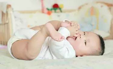 婴儿长牙期饮食结构调理,宝宝长牙睡不好觉吃什么