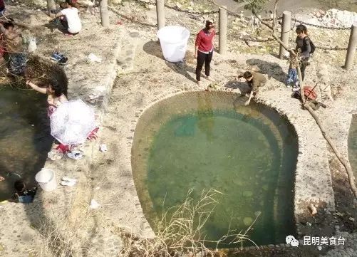 云南最神秘的六个野温泉，峡谷弥漫雾气小鱼咬脚，车底盘常常被刮