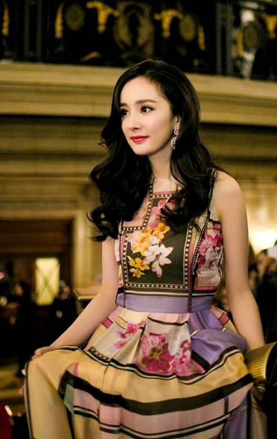 杨幂饱满额头的发型,额头高怎么卷出来好看